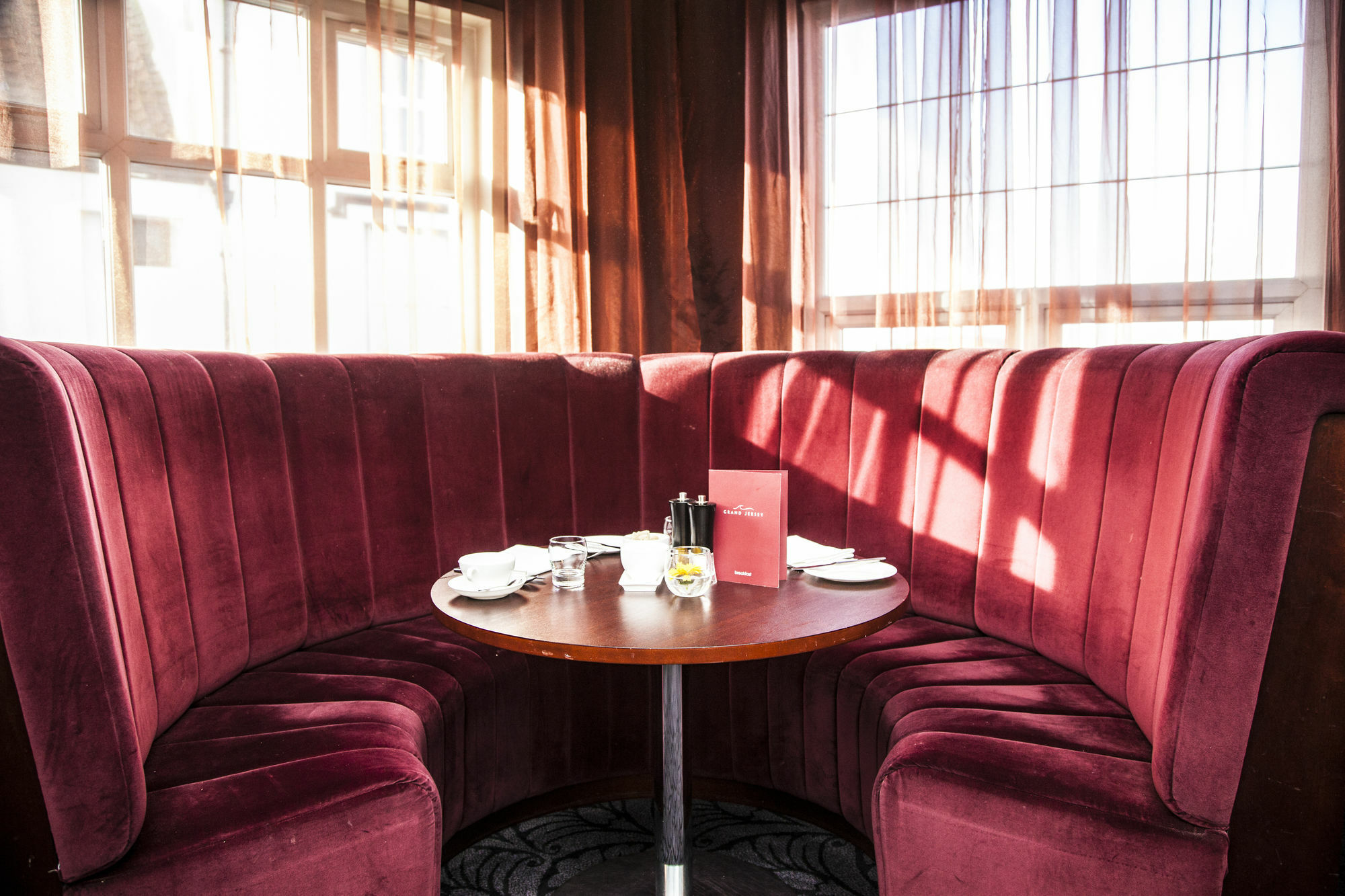 Saint Helier Jersey Grand Jersey Hotel And Spa מראה חיצוני תמונה A booth in a restaurant