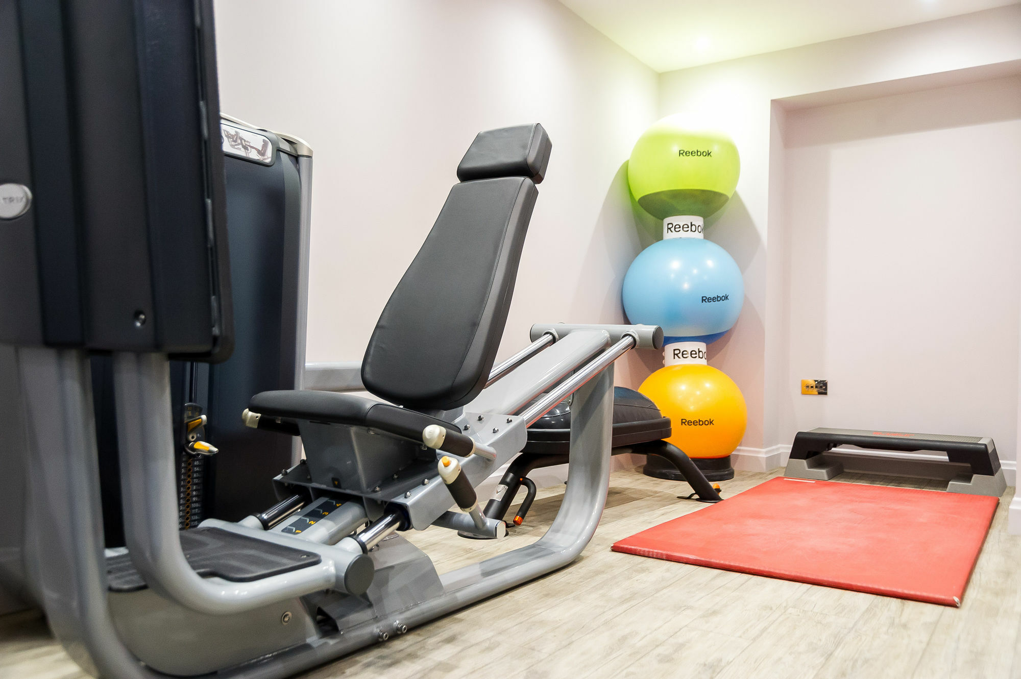 Saint Helier Jersey Grand Jersey Hotel And Spa מראה חיצוני תמונה A leg press machine